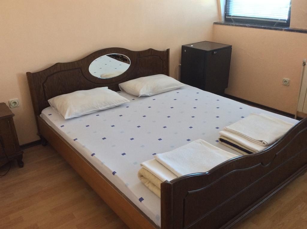 National Hotel Ruse Room photo